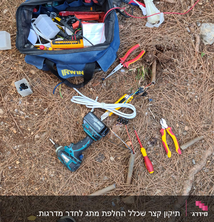 כלי עבודה חשמליים, מקדחה, מברגים, חוטים, תיק כלים פתוח